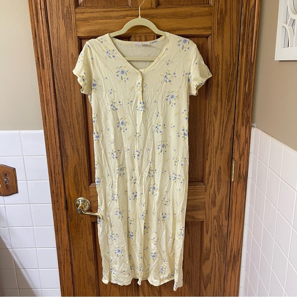 Vintage-Inspired Cherokee Powder Yellow Floral Nightgown Size S